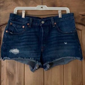 501 Levi cut off jeans